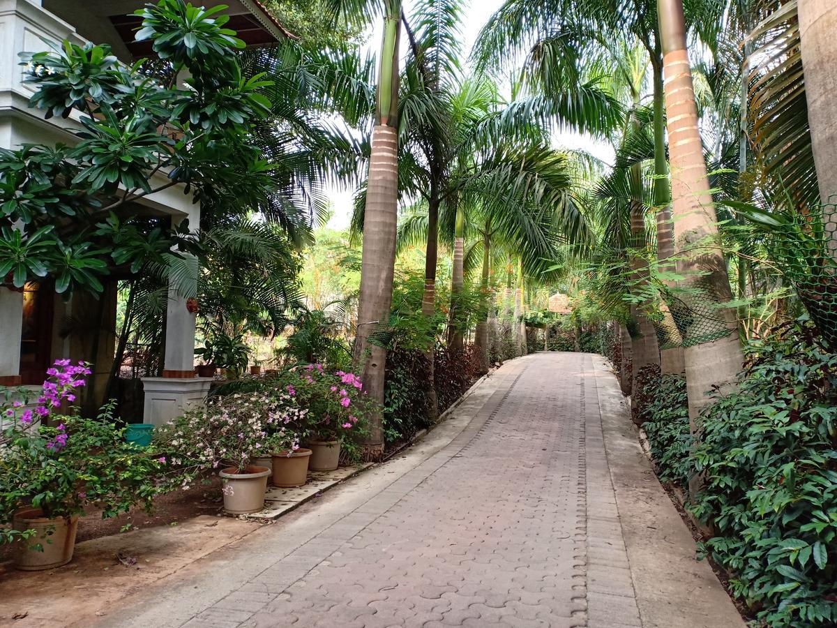 Mystica Resort Lonavala Extérieur photo