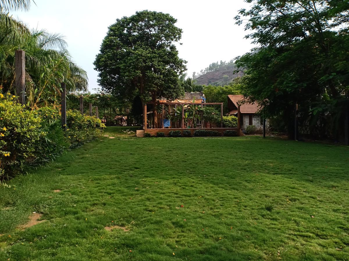 Mystica Resort Lonavala Extérieur photo